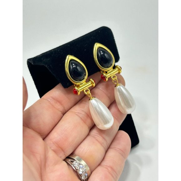 Clip On Earrings Pearls Drops Gold Tone Jeweled Cabochons Retro Classic Design - Picture 5 of 7